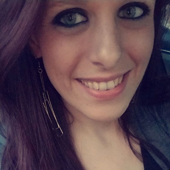 Meet your Posher, Courtney - Picture 1 of 1